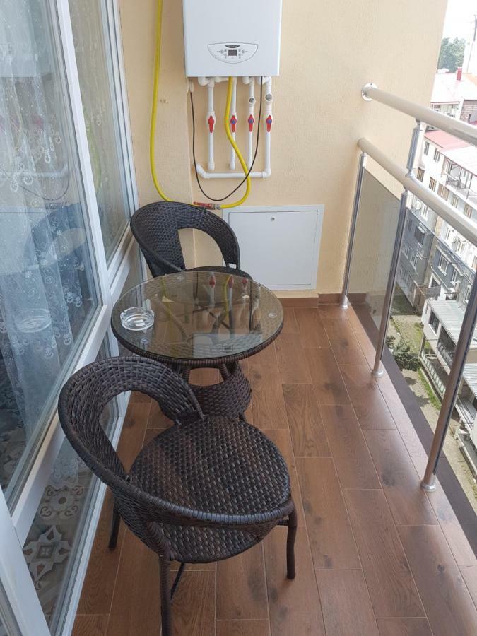 Apartment Lotos Batumi 72 Exteriör bild